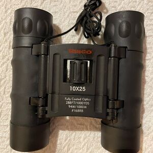 Tasco binoculars 10x25. 94M/1000M